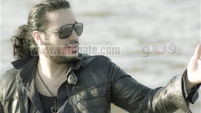 بالصور.. إيساف يصور كليبا لعيد الأم