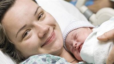 بالصور.. أطرف مواقف الولادة.. مروة: جالي الطلق وشعري منكوش.. لالا: لبست روب كابوتونيه.. فوفا: سألتهم ركبتوا عينين للبيبي.. روجي: الدكتور ربط عيني بشاش.. وأحمد: واحدة قالتلي بصوت عشان يحسوا بيا