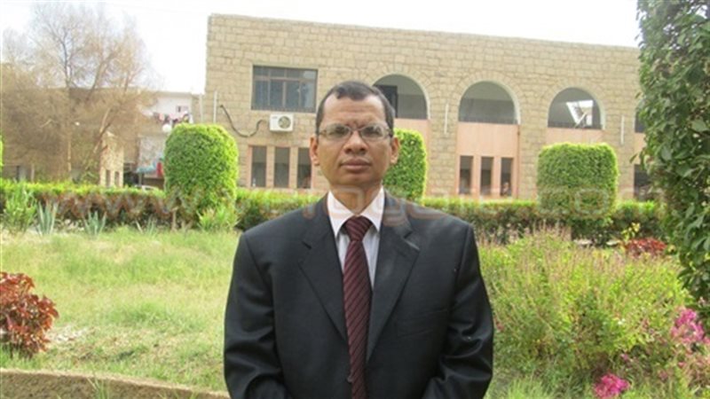 الدكتور سيد الكاشف،