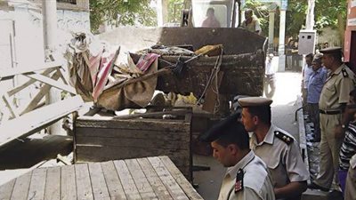 تطهير طريق الكورنيش وحلوان الزراعي من الإشغالات