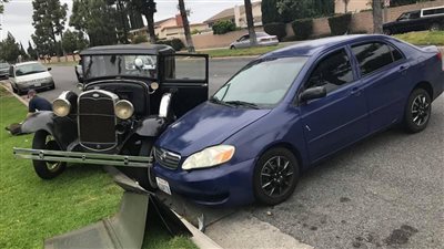 تحطم سيارة الأمير ويليام بحادث في كاليفورنيا (صور)