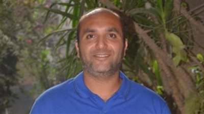 الجمعة.. والد هاني العتال يعود للقاهرة بعد إجراء عملية جراحية