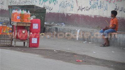 بالفيديو والصور.. مواطنون يبيعون البنزين في السوق السوداء بالشرقية