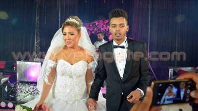 الأمن يتصدى لمحاولة دخول الصحفيين في حفل زفاف «أوكا» ومي كساب