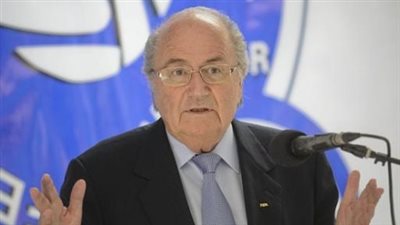 بلاتر يلمح إلى إمكانية سحب تنظيم مونديال 2020 من قطر