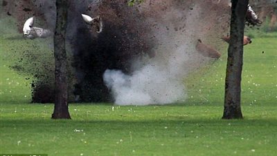 بالفيديو.. لحظة تفجير قنبلة تعود للحرب العالمية الأولى في بريطانيا