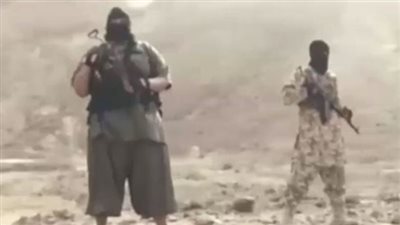 بالفيديو والصور.. جلاد «داعش» يظهر في اليمن