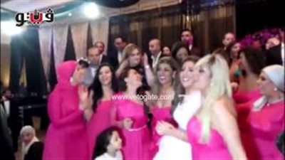 بالفيديو.. مي كساب تستعيد الذكريات في حفل زفافها بـ«أجدع صحاب»