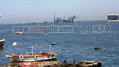 بالصور والفيديو.. البمبوطية يشعلون النيران بميناء بورسعيد