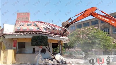 الغضب يسود مستأجري كافتريات جامعة القاهرة بعد هدمها.. يؤكدون: جابر نصار قطع عيشنا.. التشرد ينتظر 30 أسرة.. الجامعة لم تناقشنا في قرار الهدم.. والمبنى الجديد خطر على الطلاب