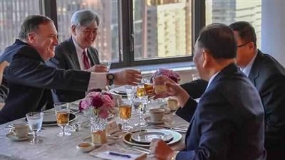 الجبن والذرة واللحم عشاء بومبيو مع مسئول كوريا الشمالية (فيديو)