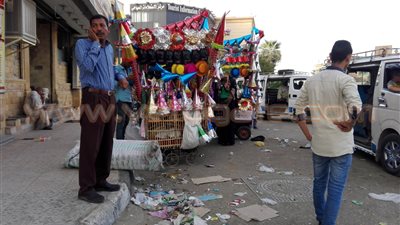 بالصور.. القمامة تملأ شوارع الأقصر «بعد المولد ما اتفض».. «تقرير»