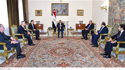 يوم رئاسي حافل.. السيسي يوجه رسائل لوفد الكونجرس الأمريكي.. يكلف الحكومة بالإسراع في تطوير الضرائب والجمارك.. يشكل مجلس أمناء الأكاديمية الوطنية لتدريب وتأهيل الشباب