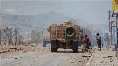 طائرات التحالف تقصف ميناء الحديدة اليمني