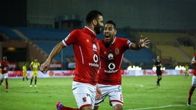 عماد متعب يقود هجوم الأهلي أمام المصري