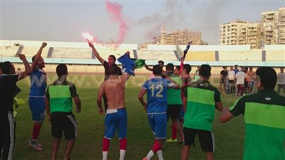 بالصور.. فرحة عارمة من لاعبي سيراميكا عقب الصعود للمظاليم