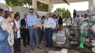 بالصور.. محافظ بني سويف يتفقد إنشاء محطة الصرف بـ«غياضة الشرقية»