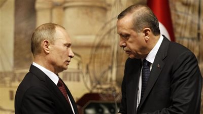 بوتين يستخدم أردوغان لعرقلة طموحات أمريكا في سوريا.. استغل خلاف تركيا مع حلف الناتو وساعدها لضرب «القوات الديمقراطية» بعفرين.. وتأكد من رد الأكراد بانسحابهم من الرقة وفتح الطريق لـ«بشار