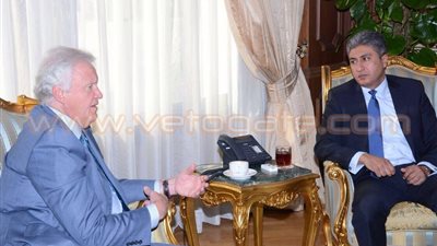 وزير الطيران يستقبل وفد شركة جنرال إليكتريك