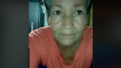 امرأة تتدرب على خدعة سحرية تثير سخرية فيس بوك (فيديو)