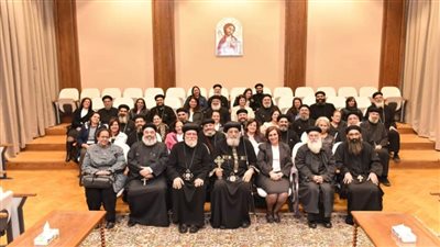 البابا تواضروس يلتقي كهنة ألماظة والهجانة وزوجاتهم