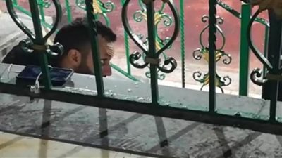 أمير مرتضى يبكي الزمالك على سلالم استاد الجيش (فيديو)