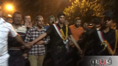 بالصور.. محافظ الإسماعيلية يتقدم جنازة شهيد تفجير العريش