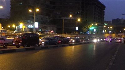 تحويلات مرورية بطريق السويس مع محور 30 يونيو لتركيب 20 كمرة خرسانية