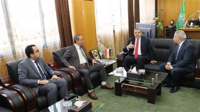 محافظ الإسماعيلية ووزير القوى العاملة يفتتحان أول ملتقى للمشروعات الصغيرة