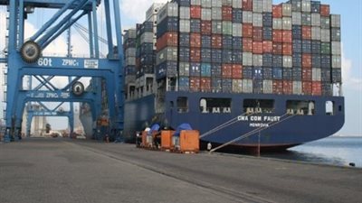 الداخلية تكشف تفاصيل إحباط تهريب باب خشبي أثري لخارج البلاد