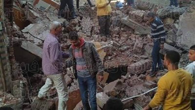 انهيار عقار مكون من 3 طوابق بالشرقية