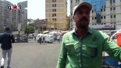 بالفيديو.. سائقو الجيزة يرفضون نقل الباعة الجائلين لـ«الموقف»