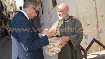 بالصور.. رئيس مدينة مطوبس يتفقد المخابز وشوارع المدينة