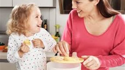 للأمهات.. 4 أخطاء تربوية تفقد الطفل ثقته بالنفس