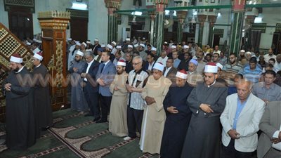 قيادات محافظة أسيوط يؤدون صلاة الغائب على ضحايا الطائرة المنكوبة