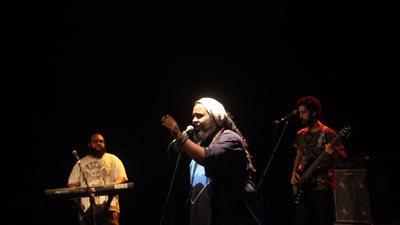 خلطة مزيكا لـ«هجين» في أولى السهرات الرمضانية بمهرجان «حي» (فيديو وصور)