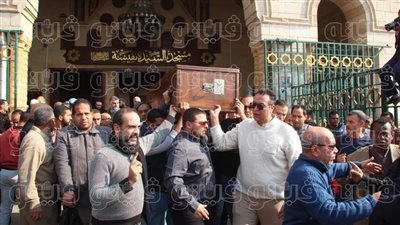 تشييع جثمان المخرج ياسر زايد من مسجد السيدة نفيسة | صور