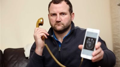 بالصور.. وفاة رجل بورم في المخ بسبب الهاتف المحمول