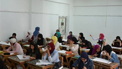 رئيس جامعة بورسعيد يتفقد اختبارات القدرات بـ«التربية النوعية»