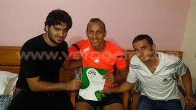 بالصورة.. «الرجاء» يتعاقد مع «خميس» لمدة موسمين