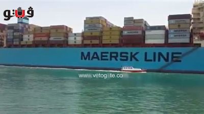 بالفيديو.. 39 سفينة تعبر قناة السويس بحمولة 2.3 مليون طن