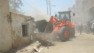 محافظ الإسماعيلية يدشن مشروع تطوير المنطقة العشوائية