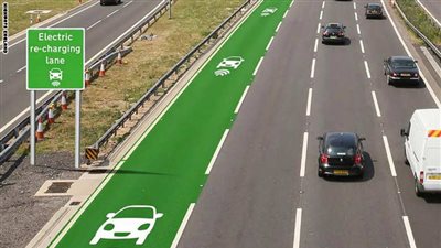 بالصورة.. شوارع بريطانيا تشحن السيارات دون محطات