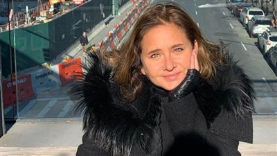 نيللى كريم تبتعد عن 