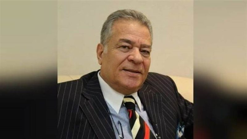 الفنان التشكيلي أحمد