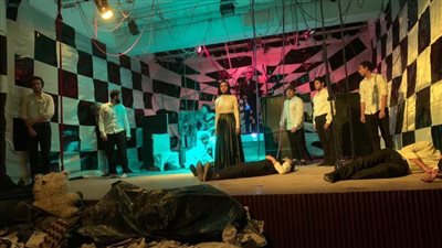 انطلاق العرض المسرحي 