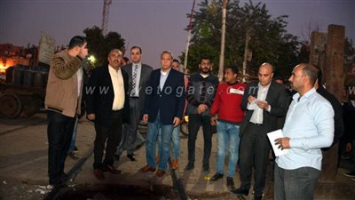 محافظ القليوبية لبائع يجلس على القضبان: 