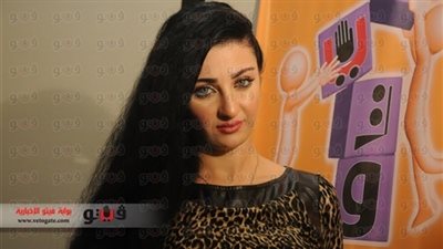 ساخرون.. «صافيناز»: «أنا مش فتاة إغراء.. أنا فنانة ياهووووووووووووووه»