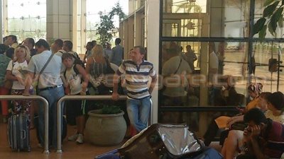 بالصور.. انقطاع الكهرباء يشل الحركة في مطار شرم الشيخ الدولي