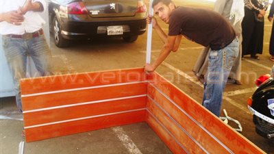 بالفيديو والصور.. محافظة القاهرة تواصل بناء أكشاك الباعة بـ